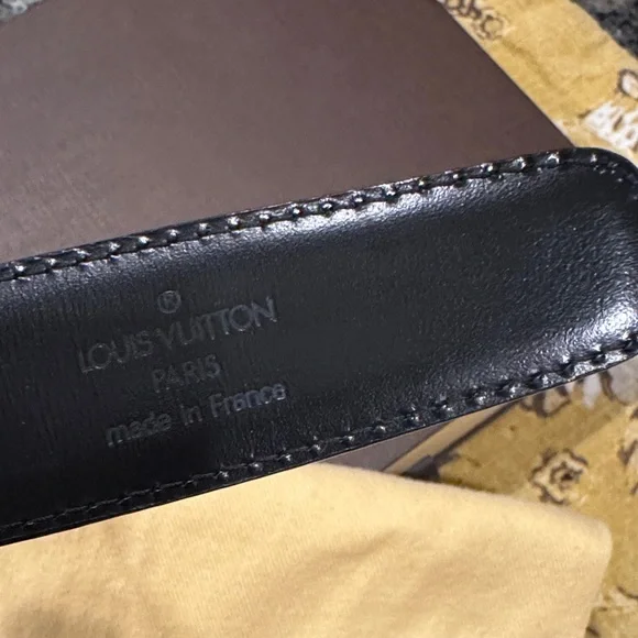 Louis Vuitton EPI LEATHER Belt with Golden Buckle - Picture 6 of 10